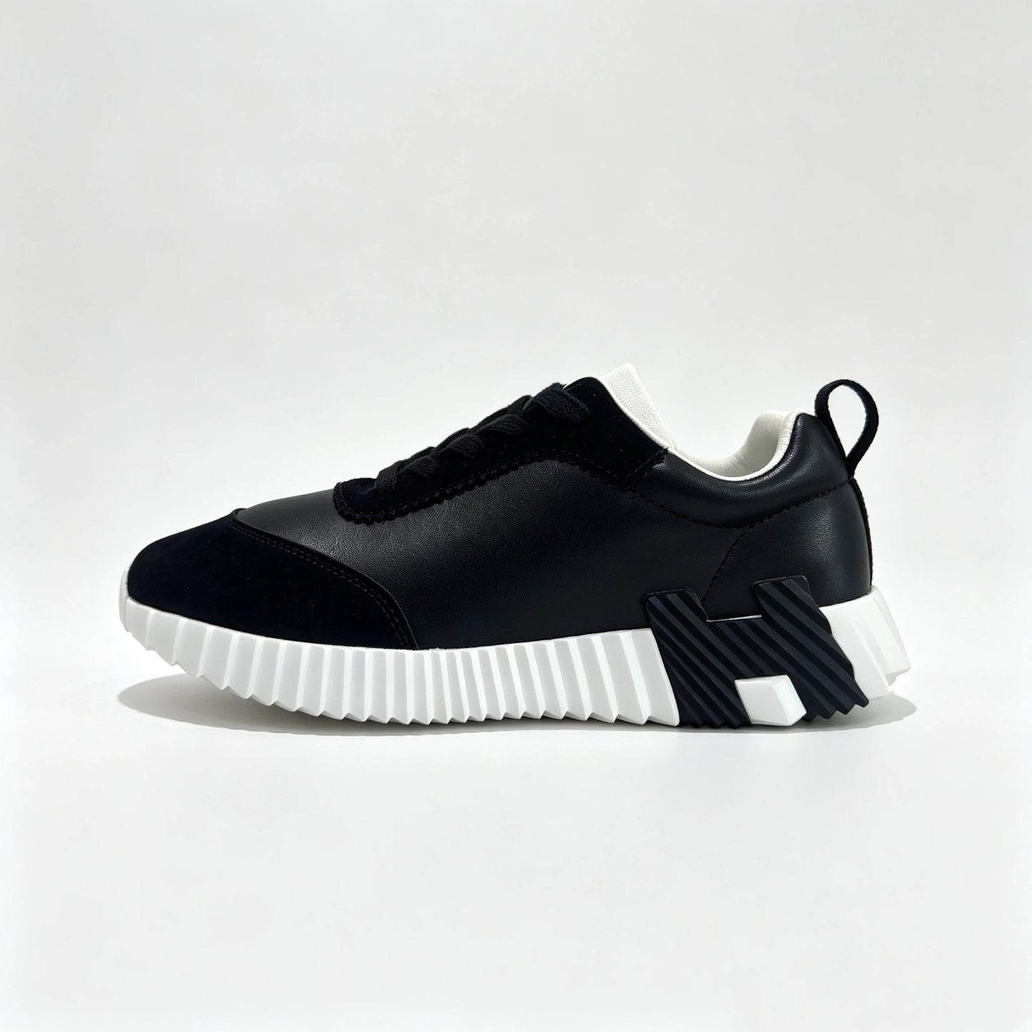 2026 Classic Fashion Casual Splicing Low cut Sneakers Men's Round Nose Sneakers Thick soled Non slip Shoes