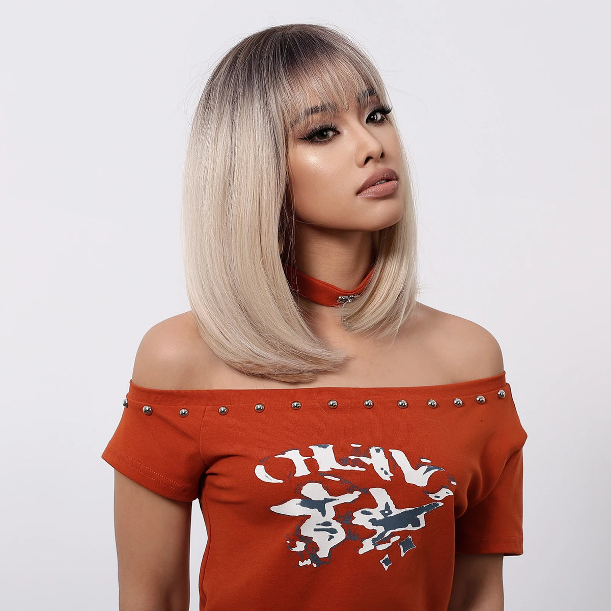Halloween TopShe14 inch Blonde Bob Wig for Woman Straight Synthetic Wig with Bangs Blonde with Dark Roots Heat Resistant Wigs for Women Cosplay Costume Party Daily Wear Natural Looking Soft Full Head Fiber Wigs Fashion Gradie