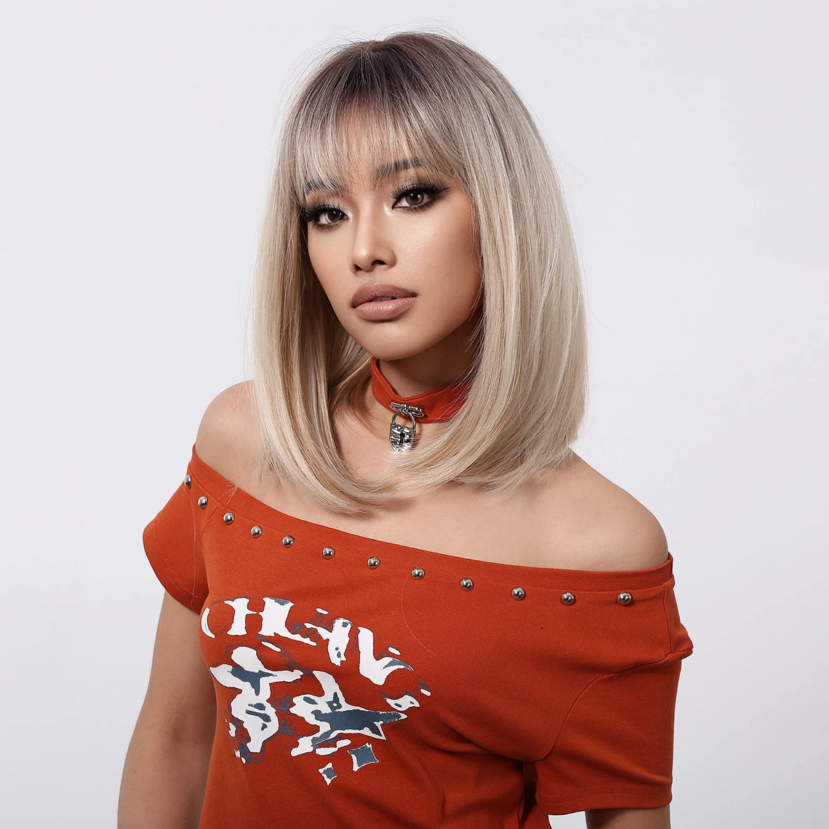 Halloween TopShe14 inch Blonde Bob Wig for Woman Straight Synthetic Wig with Bangs Blonde with Dark Roots Heat Resistant Wigs for Women Cosplay Costume Party Daily Wear Natural Looking Soft Full Head Fiber Wigs Fashion Gradie