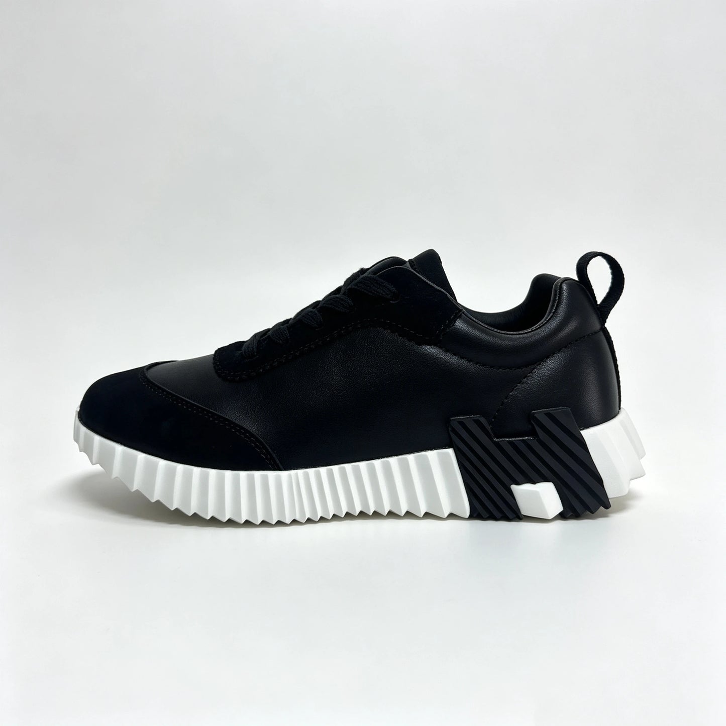 2026 Classic Fashion Casual Splicing Low cut Sneakers Men's Round Nose Sneakers Thick soled Non slip Shoes
